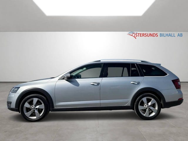 Skoda Octavia Scout 2018 – bild 4
