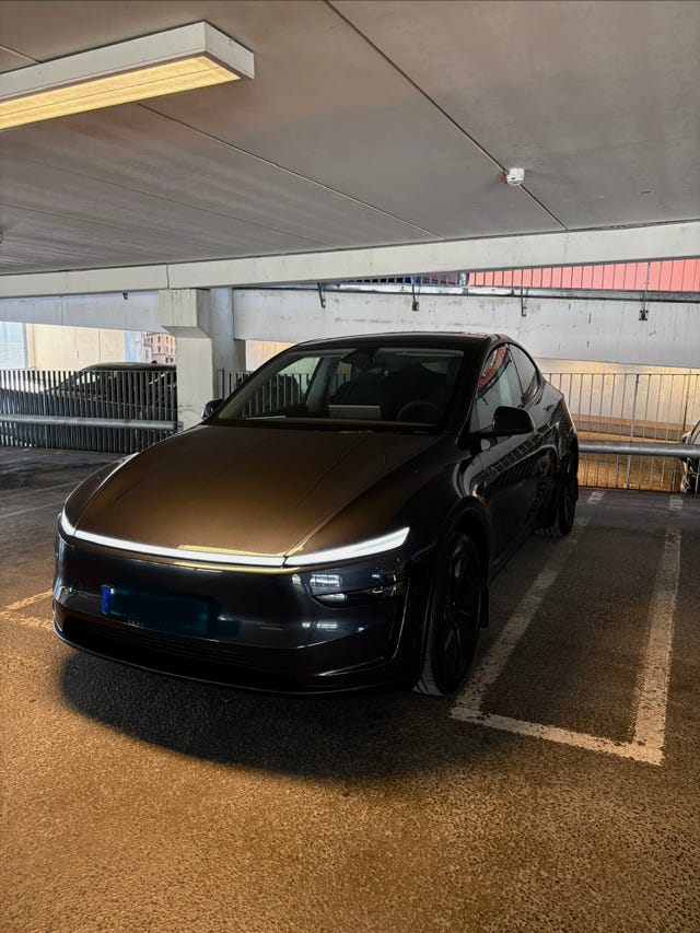 Tesla Model Y 2025