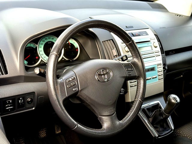 Toyota Corolla Verso — bild 12 av 12