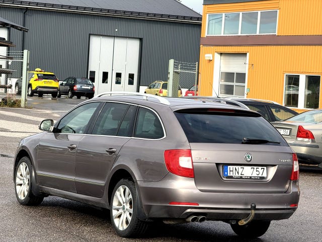 Skoda Superb — bild 6 av 10