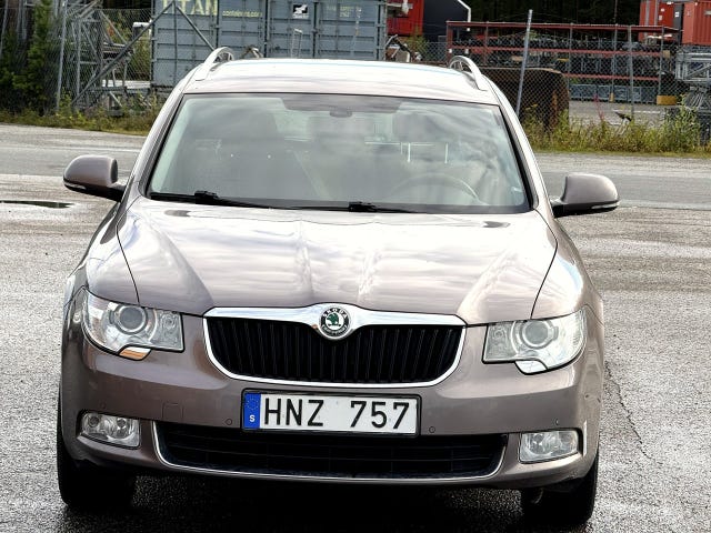 Skoda Superb — bild 2 av 10