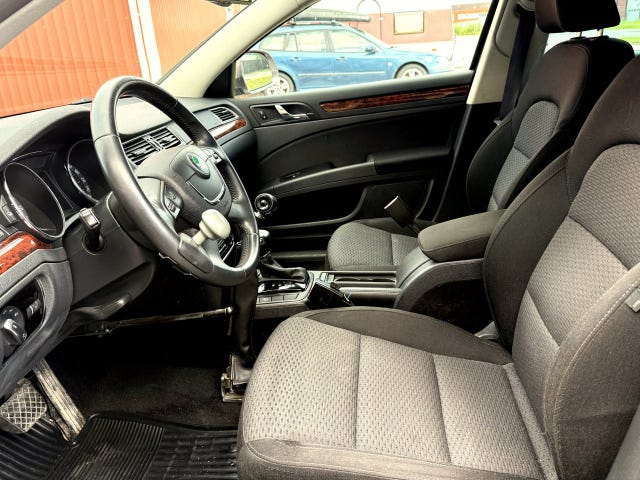 Skoda Superb — bild 9 av 10