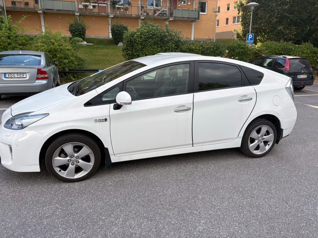 Toyota Prius Plug-in Hybrid 2016