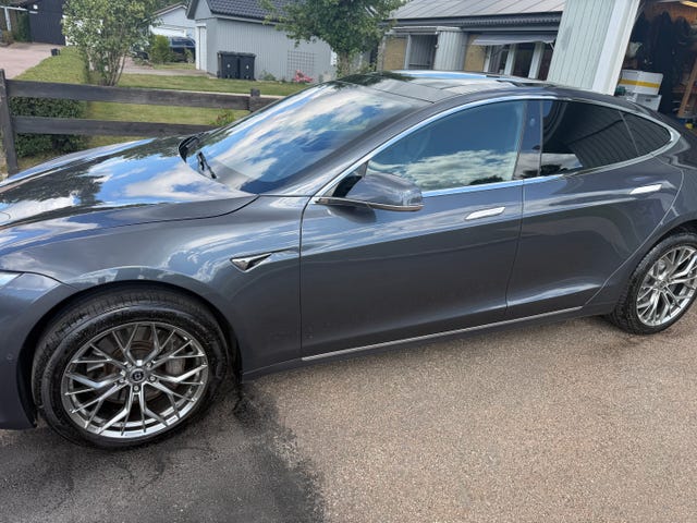 Tesla Model S 2019