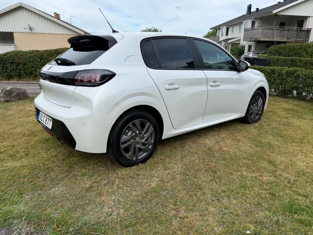 Peugeot 208 2021