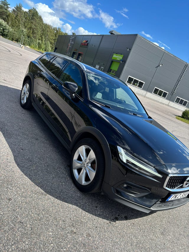 Volvo V60 Cross Country 2022