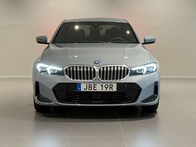 BMW 330e 2025 – bild 2