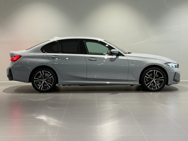 BMW 330e 2025 – bild 3