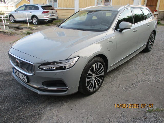 Volvo V90 2025