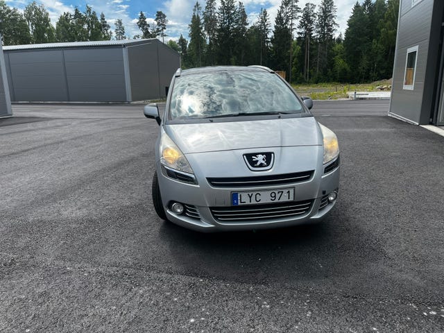Peugeot 5008 2011