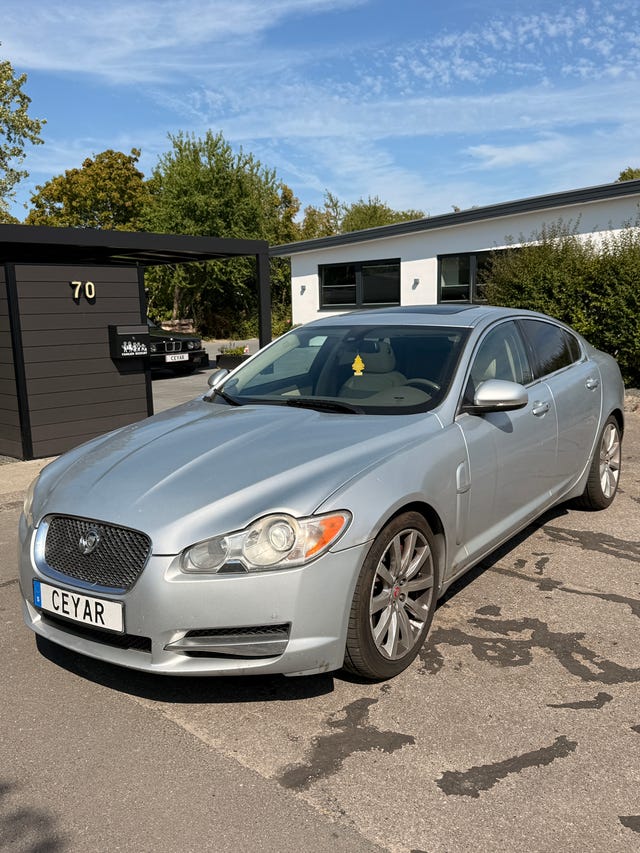 Jaguar XF 2010