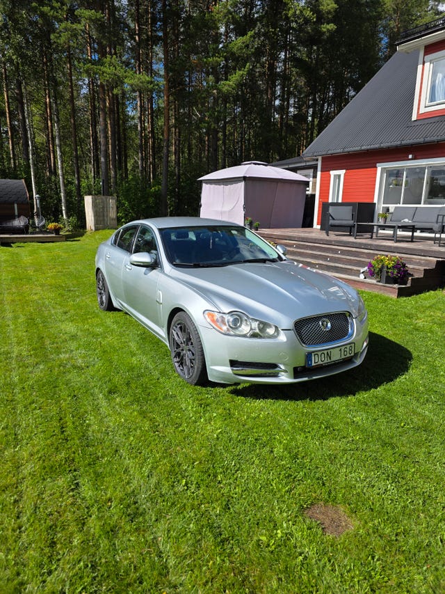 Jaguar XF 2011