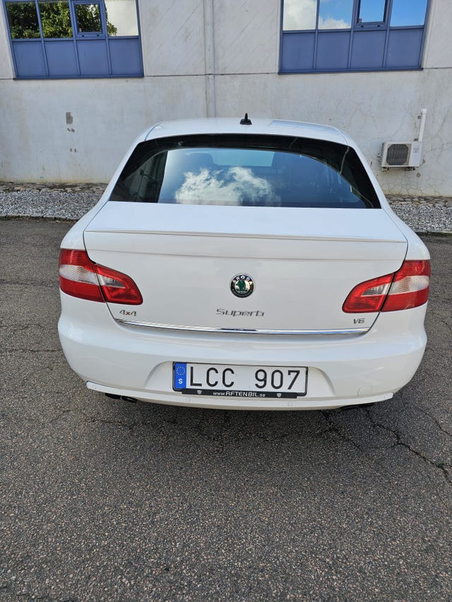 Skoda Superb 2011