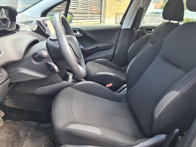 Peugeot 208 2016