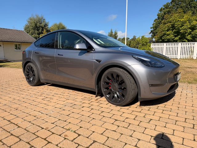Tesla Model Y 2024