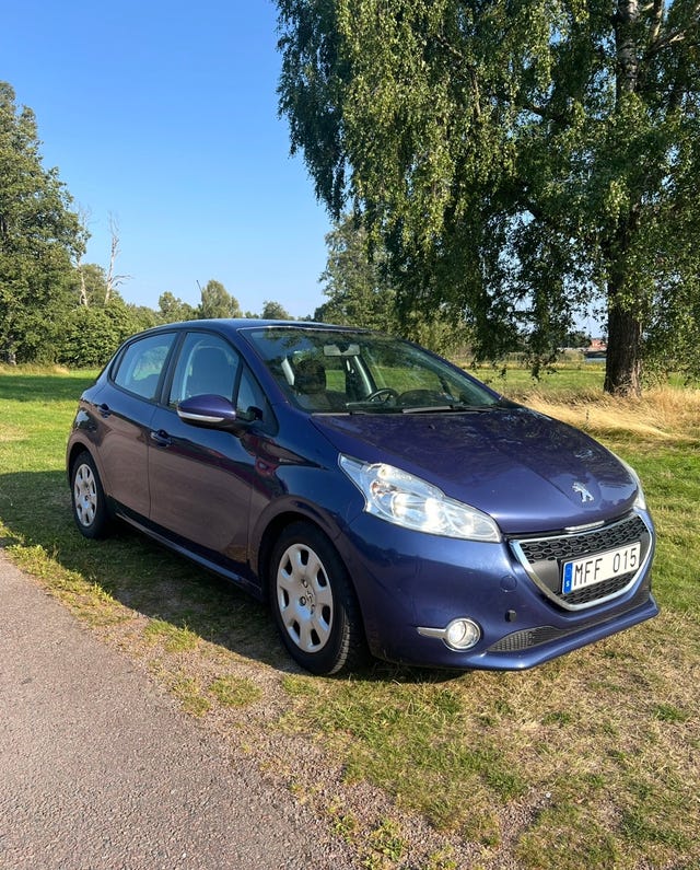 Peugeot 208 2012