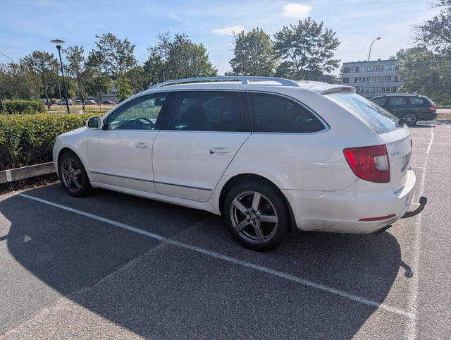 Skoda Superb 2011