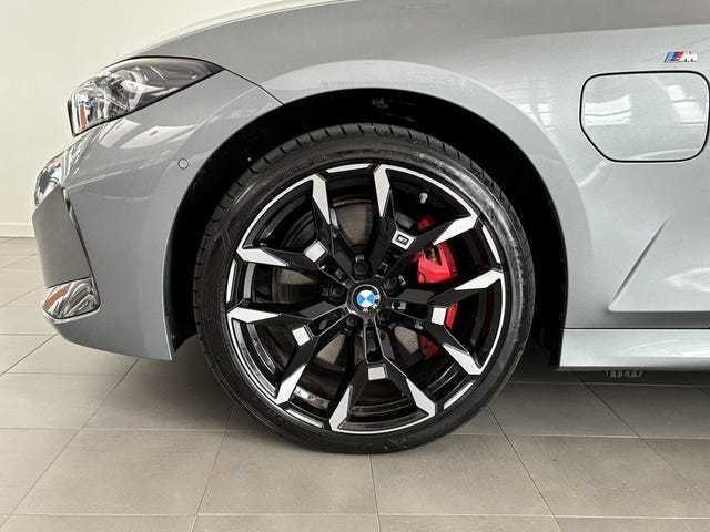 BMW 330e 2025 – bild 3