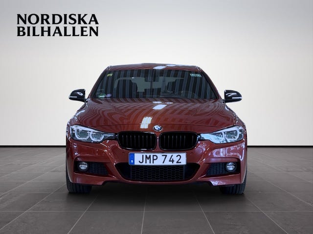BMW 330i 2018 – bild 2