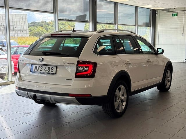 Skoda Octavia Scout 2018 – bild 3