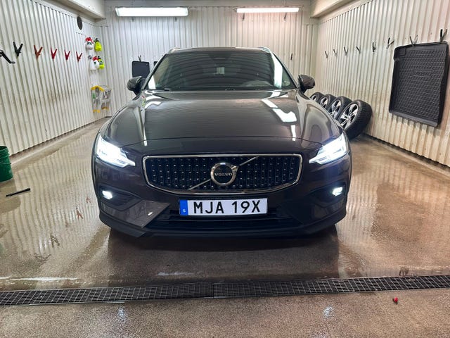 Volvo V60 Cross Country 2023