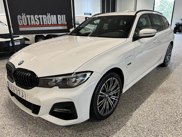 BMW 330e 2022