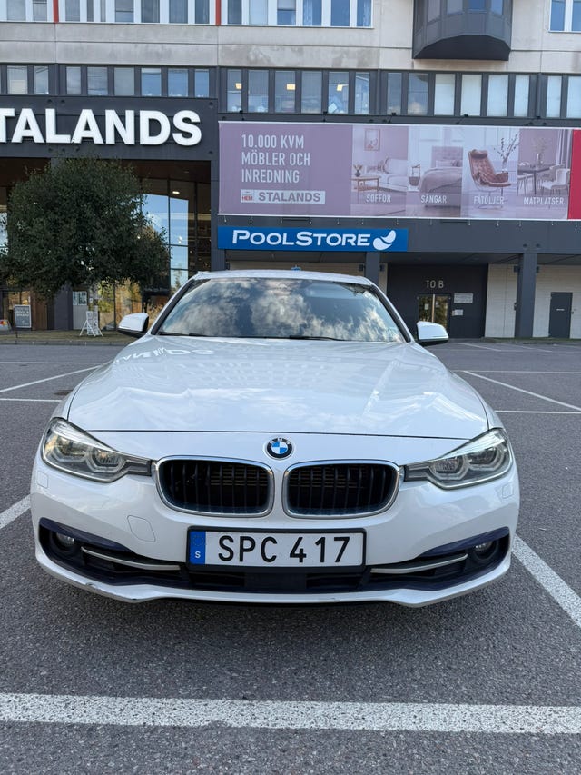 BMW 330e 2016