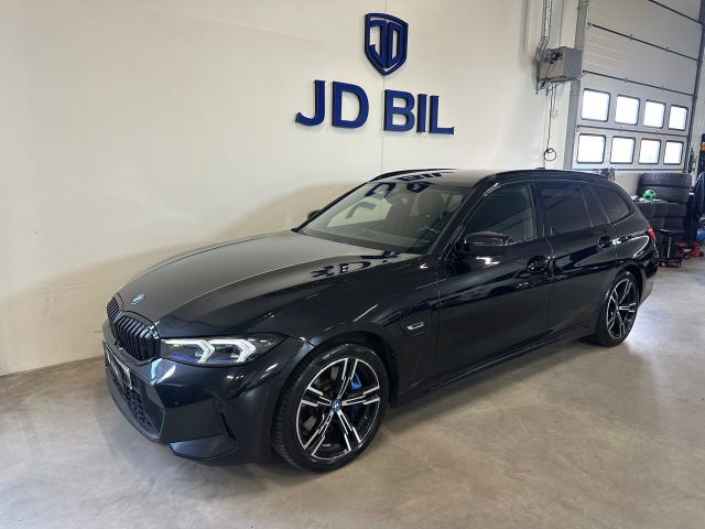 BMW 330e 2023