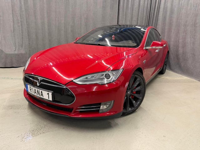 Tesla Model S 2015