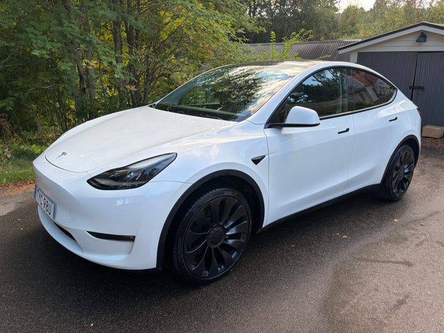 Tesla Model Y 2024