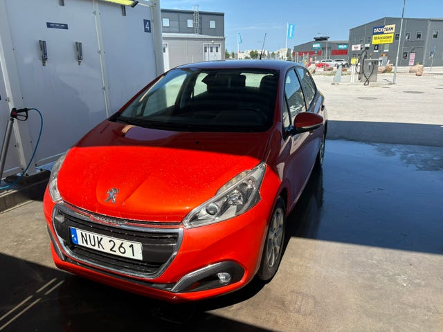 Peugeot 208 2015