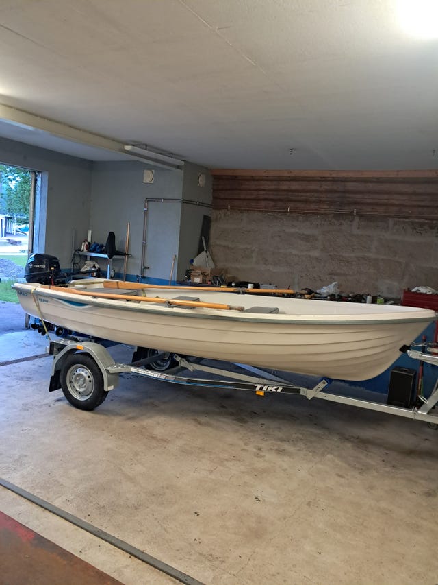 Terhi 440 med Tohatsu 9,8  och Tiki 600-båttrailer