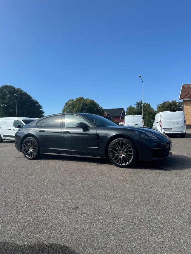 Porsche Panamera 4 2023