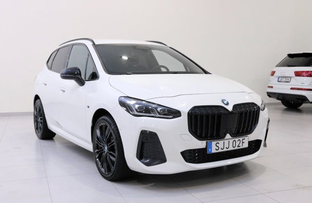 BMW 230e 2024
