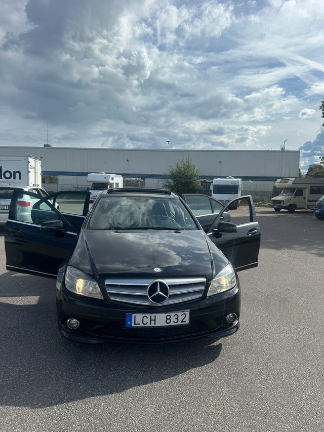 Mercedes-Benz C200 2011
