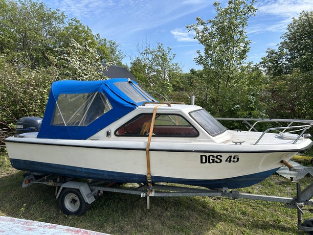 Cresent 495, Yamaha 40hk  4-takt, (endast 22h gångtid), Brenderup reg. 80km