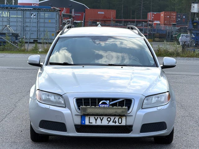 Volvo V70 — bild 2 av 10
