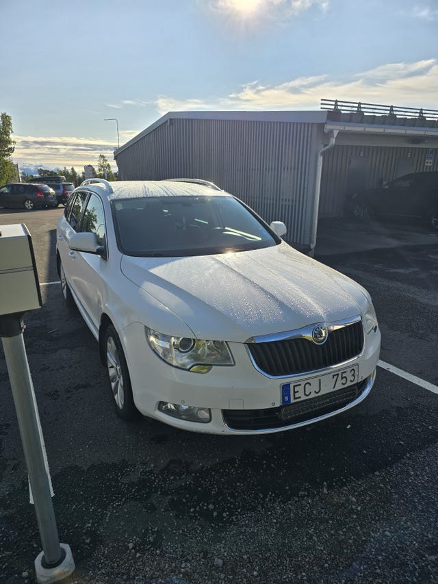Skoda Superb 2012