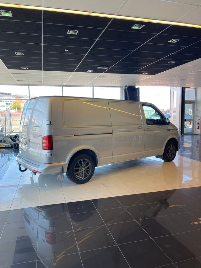 Volkswagen Transporter 2018 – bild 2