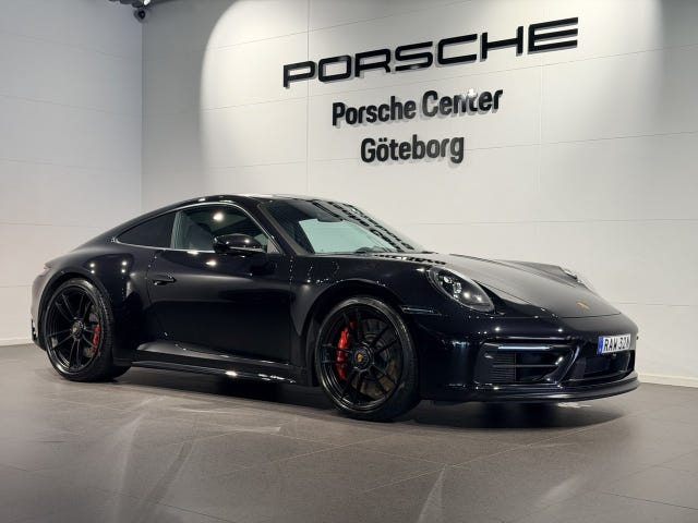 Porsche 911 Carrera 4 GTS 2024