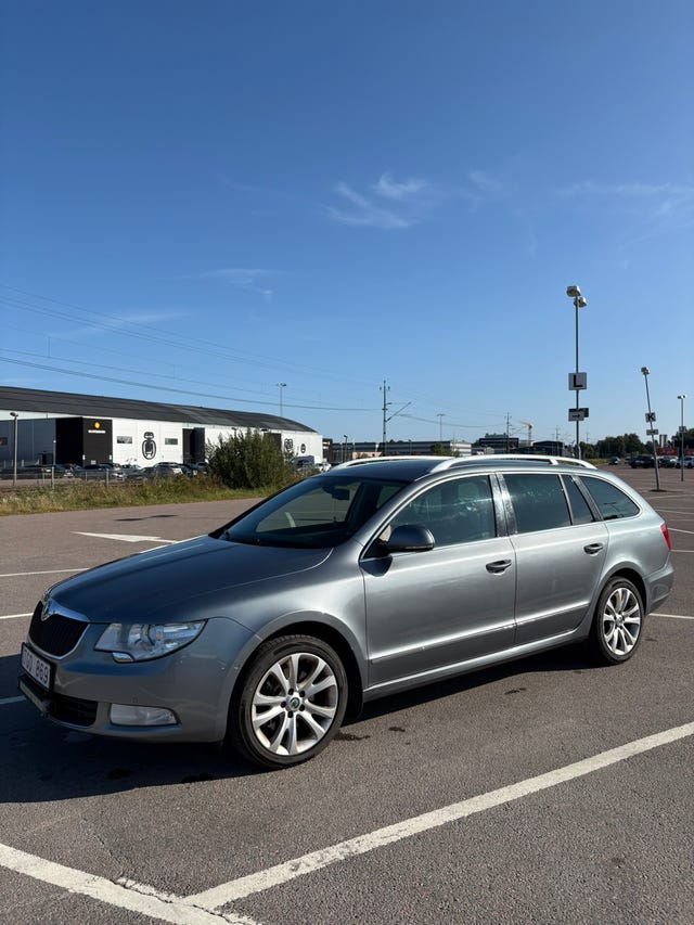 Skoda Superb 2011