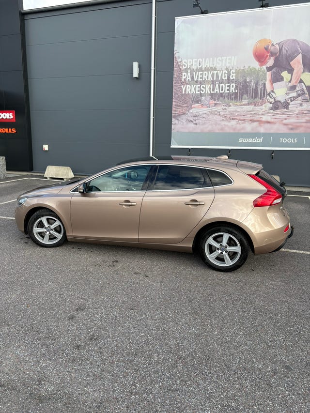 Volvo V40 2014