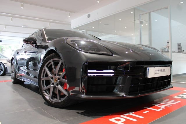 Porsche Panamera 4S 2025