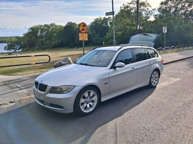 BMW 320i 2008