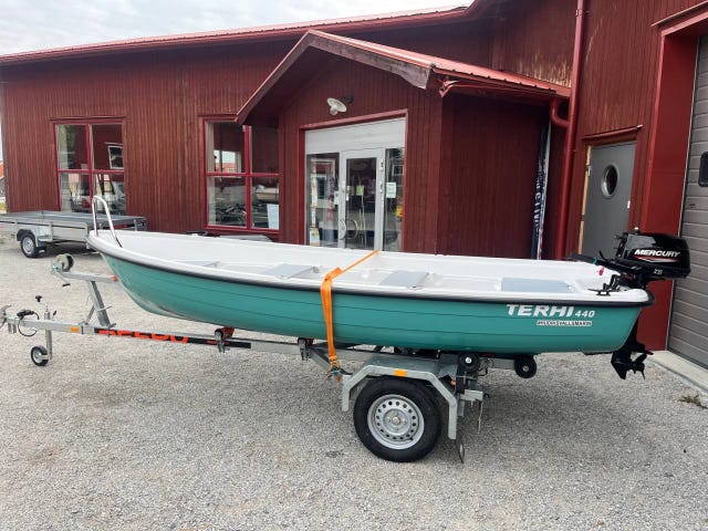 Terhi 440 med Mercury 6hk och trailer