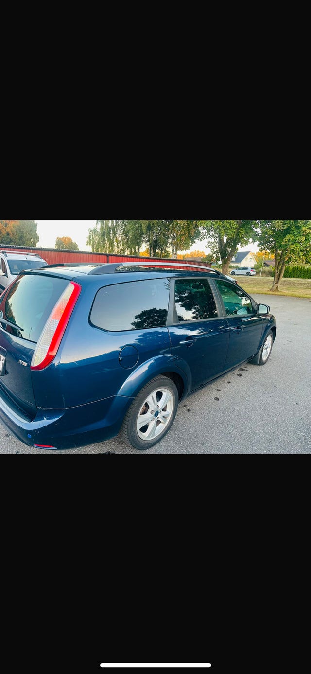 Ford Focus 2011 – bild 2