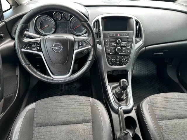 Opel Astra — bild 8 av 10