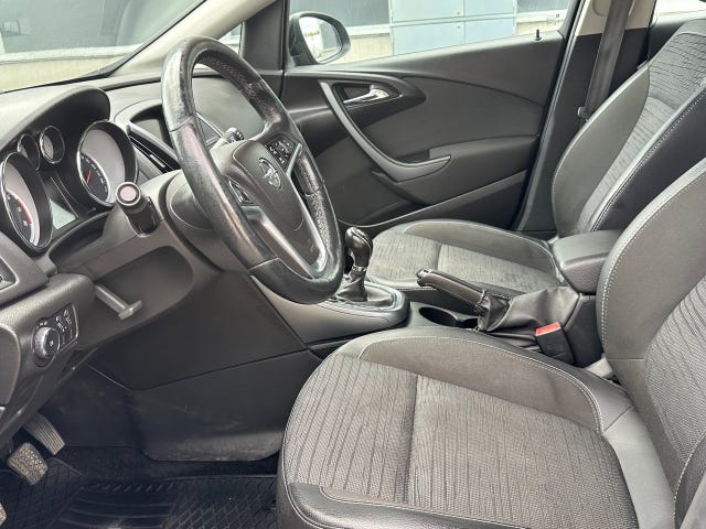 Opel Astra — bild 9 av 10