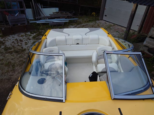 Stingray 230 SX  5.7  V8