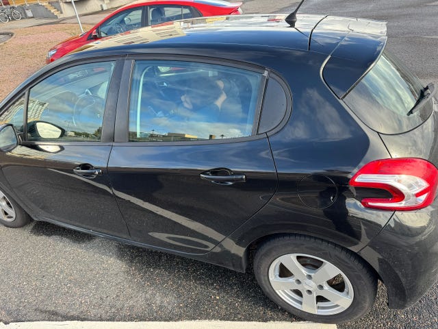 Peugeot 208 2012